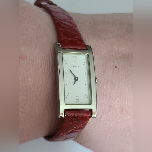 Red Guess leather crocodile watch genuine leather euc - Picture 5 of 14